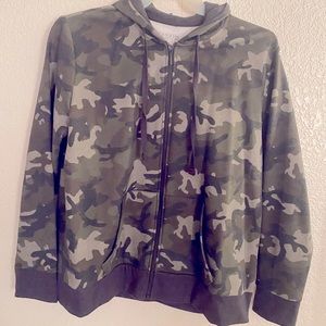 Camo zip up hoodie/jacket 2xl never worn